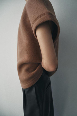 ZARA ТОП ИЗ МЯГКОЙ ТКАНИ, СЕРОВАТО-КОРИЧНЕВЫЙ