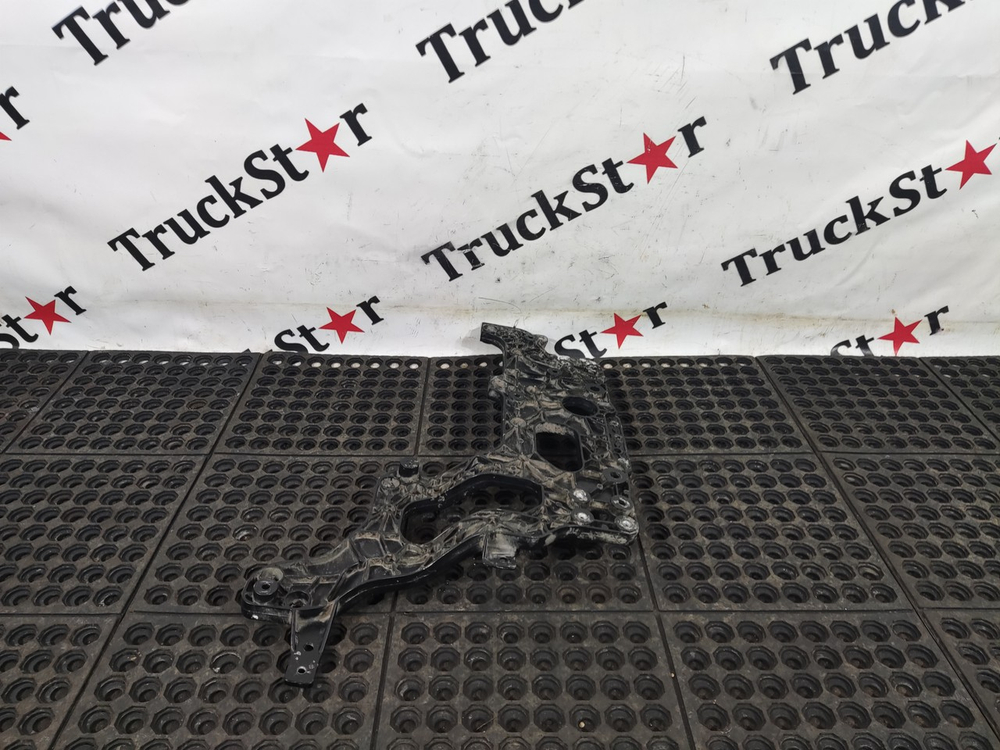 Кронштейн противотуманной фары левый 2023г