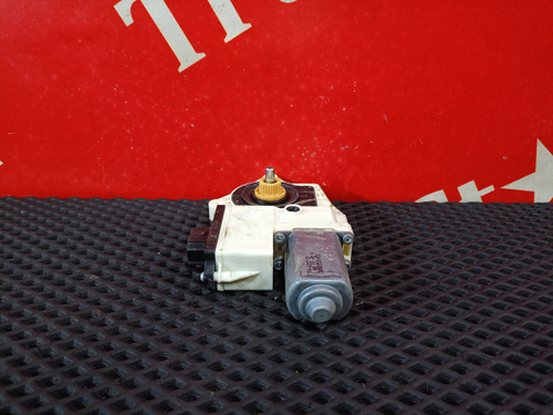 Моторчик стеклоподъёмника правый