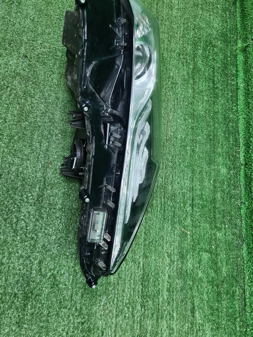 Фара правая Toyota Camry xv70 (2020-н.в.) LED