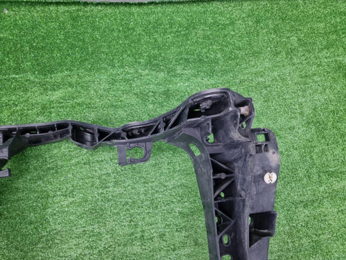 Кронштейн интеркулера правый Porsche Macan (14-18)