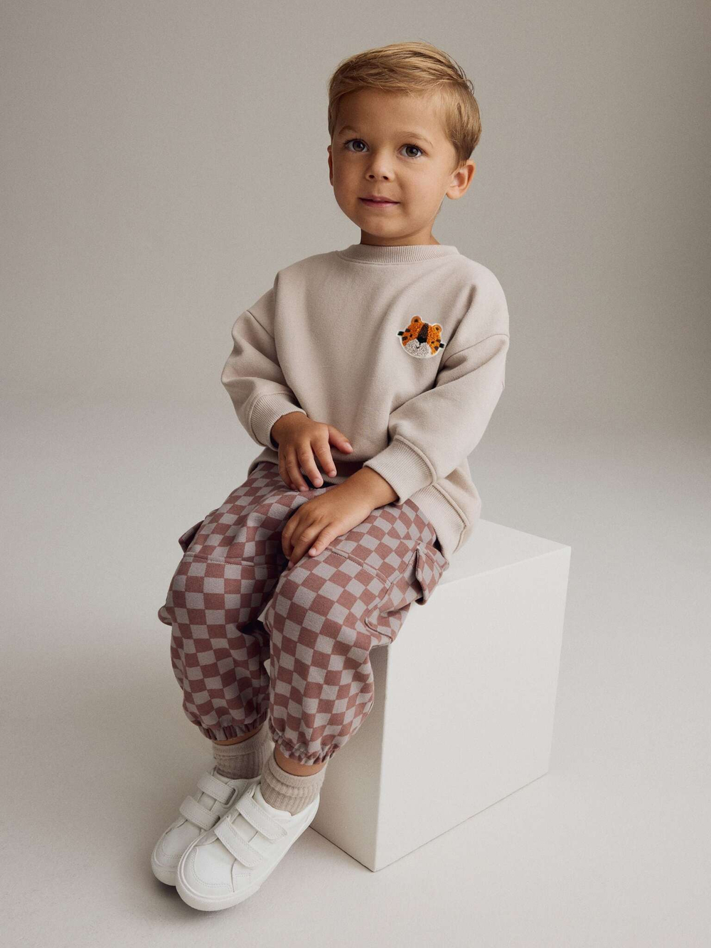 Толстовка и джоггеры в комплекте для мальчика Next B16-821, Серый, Коричневый