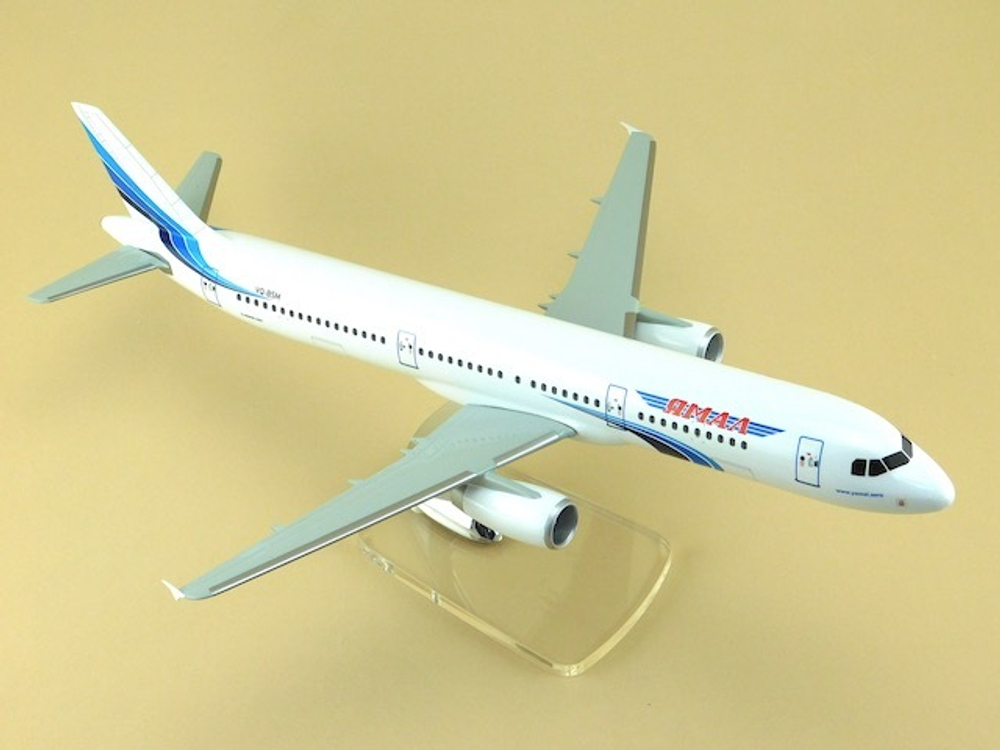 Модель самолета Airbus A321 (М1:100, Ямал)