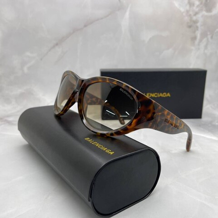 Солнцезащитные очки Balenciaga