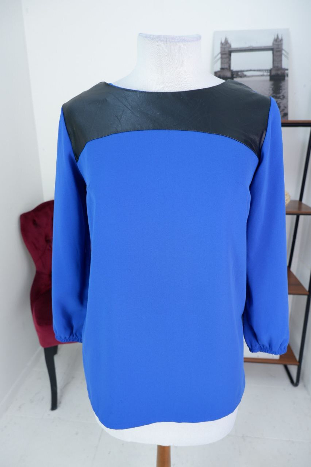 Блузка яркая с контрастной вставкой 46 размер