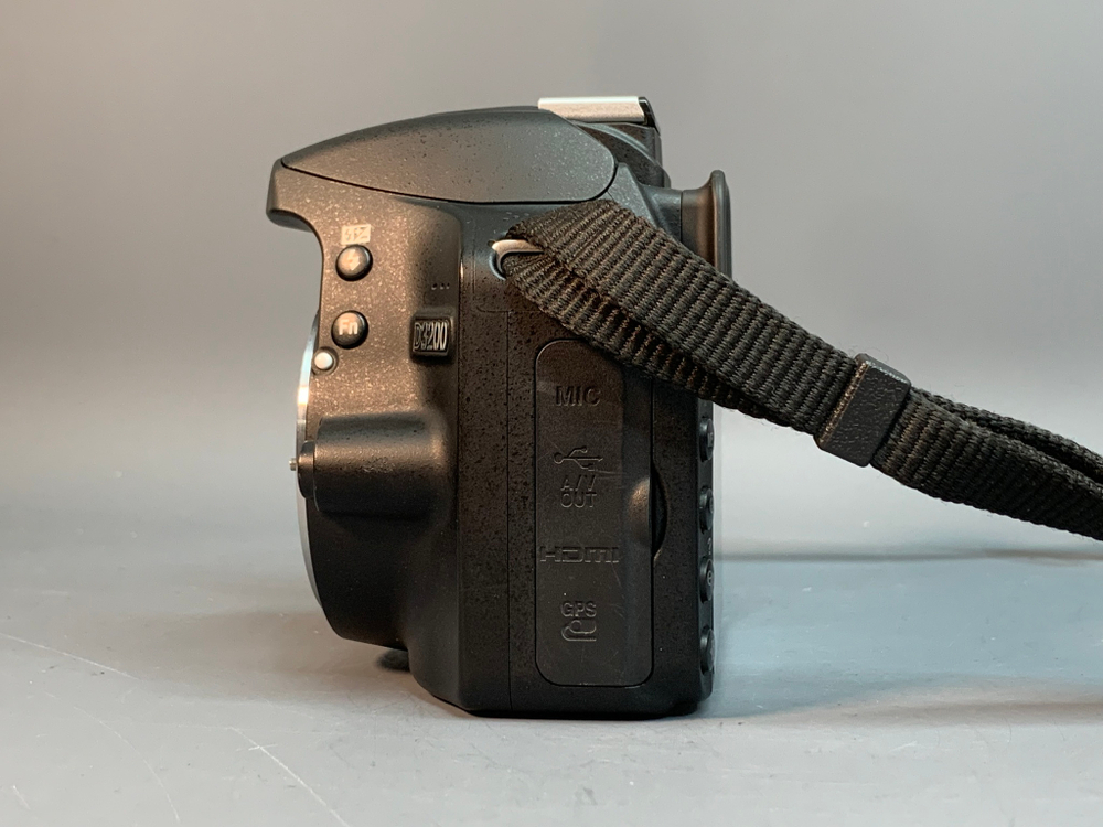 Nikon D3200 kit 18-55mm 3.5-5.6G VR 6.500 кадров