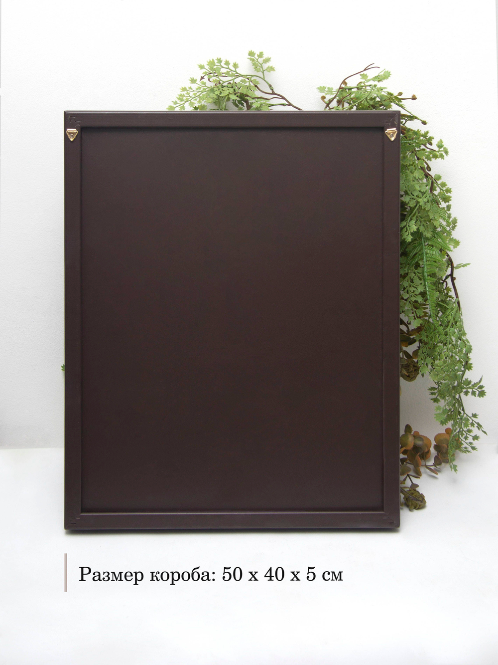 Панно с искусственными растениями