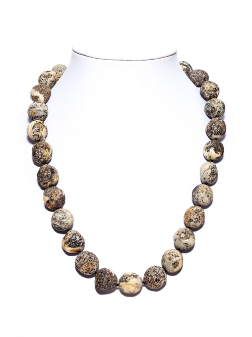 Бусы из пейзажного янтаря натуральные, длина 52 см, бусины мятый шар до 1,5 см. Бусы янтарь белый бархат