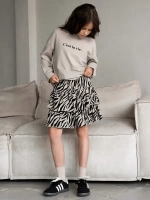 Летний костюм для девочки, лонгслив и юбка