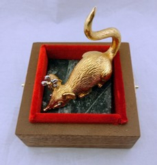 Статуэтка "Золотая мышь" (подставка для колец) малая