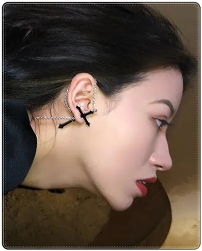 Серьга гвоздик "Чёрный крест" (5х2.8см) с цепочкой, для пирсинга ушей. Бижутерия. Цена за одну штуку.