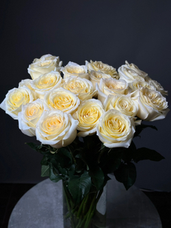 Пионовидные розы сорт «CANDLELIGHT» (Эквадор)