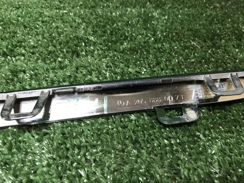 Молдинг решетки радиатора Mercedes C w205 (14-18)