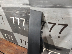 Накладка двери передней правой Kia Carnival 4 (KA4) 20-нв Б/У Оригинал 82260R0000