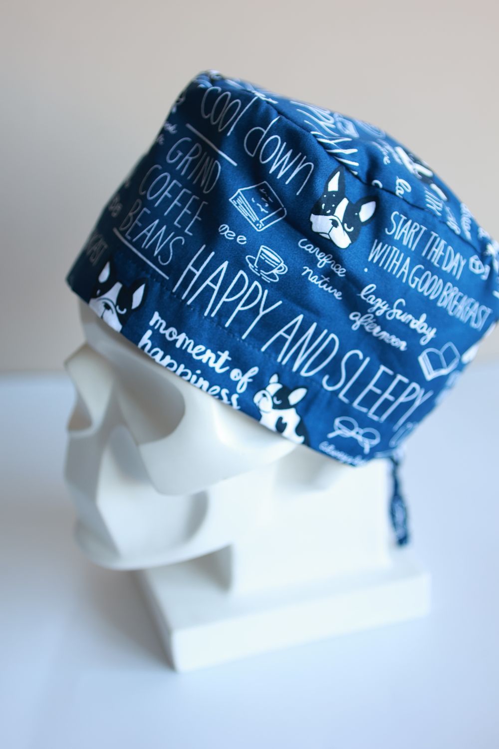 Медицинский колпак (Принт «Мопсы на синем»)