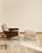 Кресло Amsen светло-коричневое из ореховой фанеры с ножками из стали