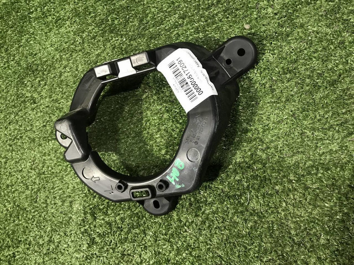 Кронштейн ПТФ левый Toyota Land Cruiser 200 (2015-2021)