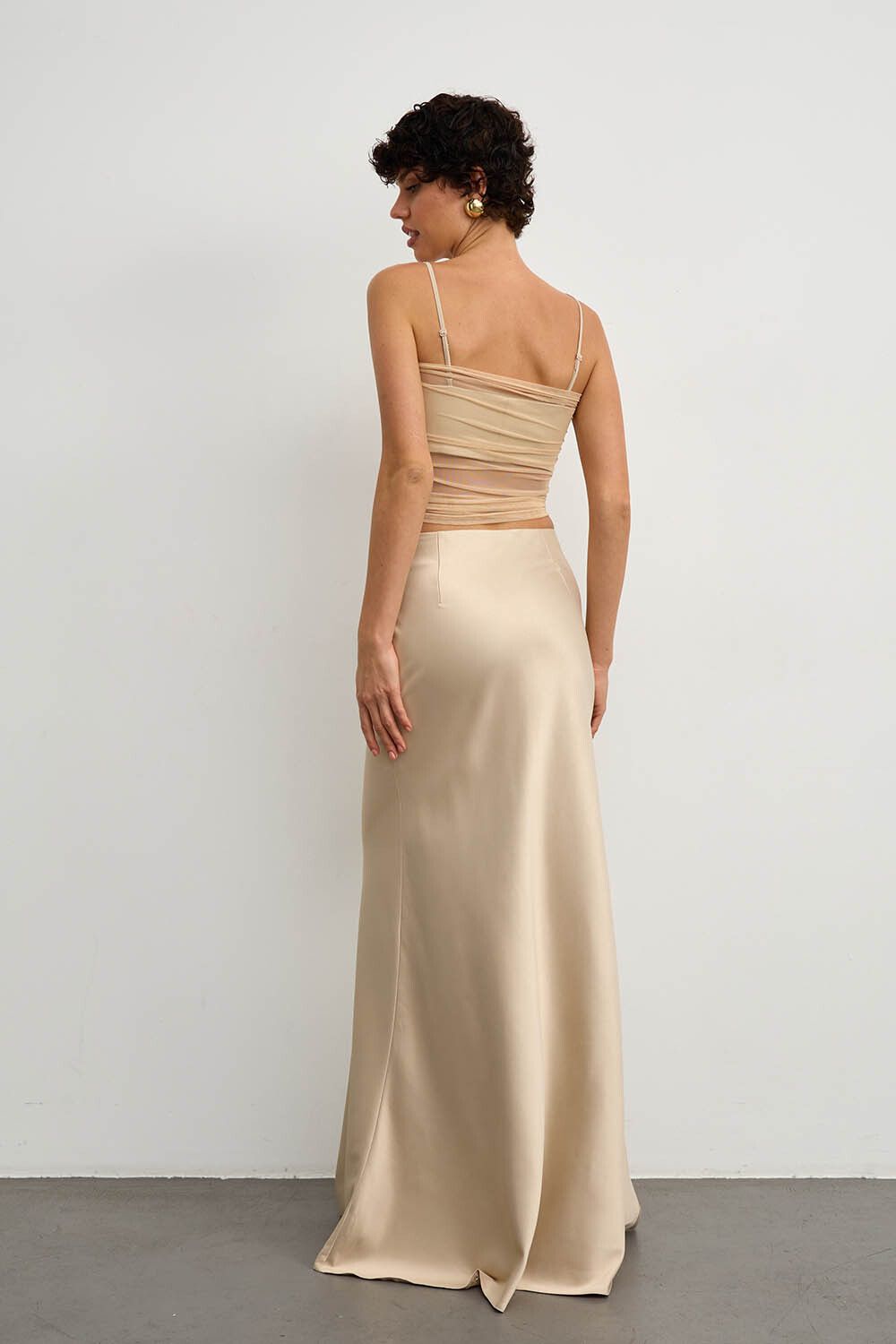 Юбка макси из атласа цвета шампань