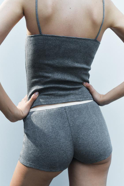 ZARA ПЕРФОРИРОВАННЫЙ ТОП С КРУЖЕВОМ И ЦВЕТКОМ, СЕРЫЙ