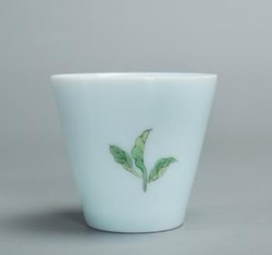 266063.3 Пиала  "Чайный лист" в подар.коробке 70мл, фарфор