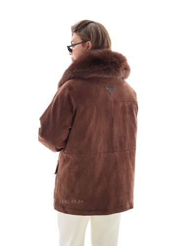 Шоколадный пуховик из эко-замши с мехом песца и кожаным воротником
