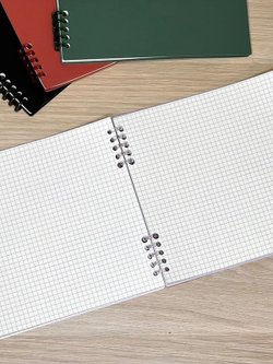 Блокнот квадратный в клетку 60л 195х210 мм сиреневый (8808-011)