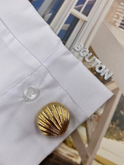 Накладка на пуговицу золотистая в форме ракушки