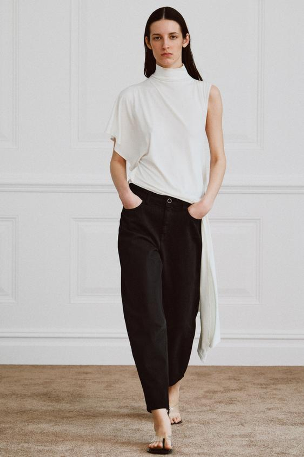 ZARA ЗАУЖЕННЫЕ ДЖИНСЫ СО СРЕДНЕЙ ПОСАДКОЙ — ZW COLLECTION, ЧЕРНЫЙ