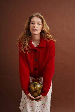 Кардиган на пуговицах с отложным воротником из мериноса красного цвета