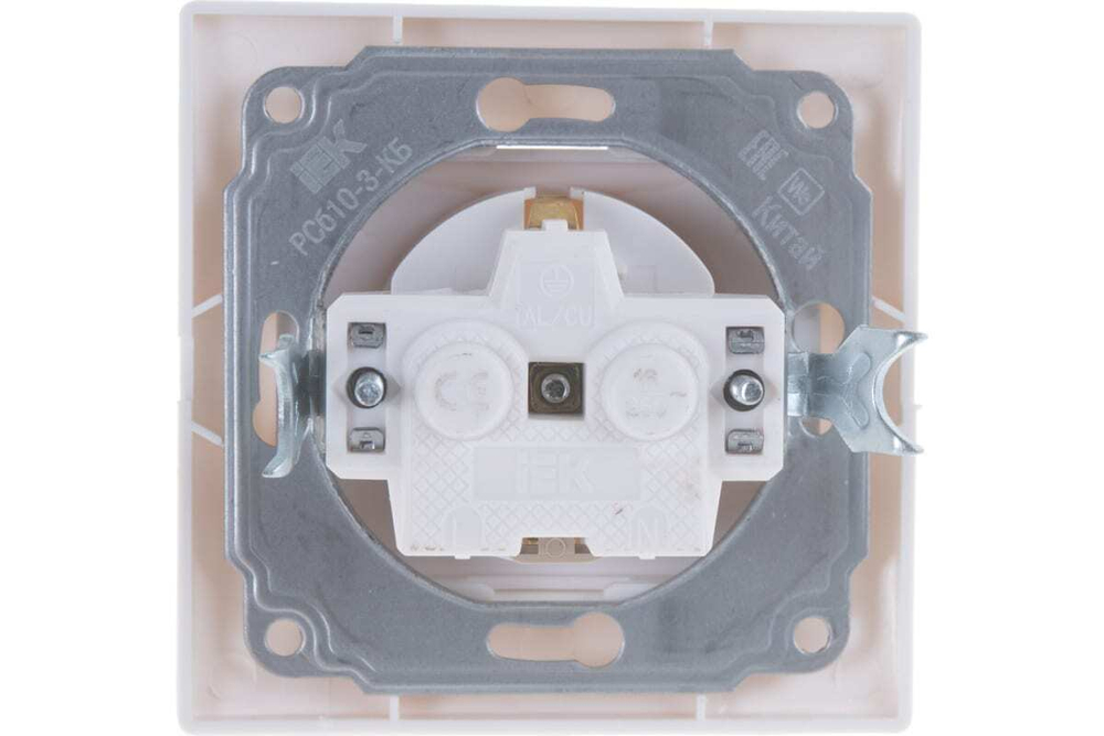 Розетка 1-местная РСб10-3-КБ с заземлением с крышкой 16А КВАРТА белый IEK