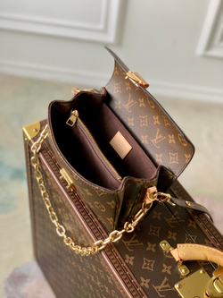 Louis Vuitton Pochette Metis East West