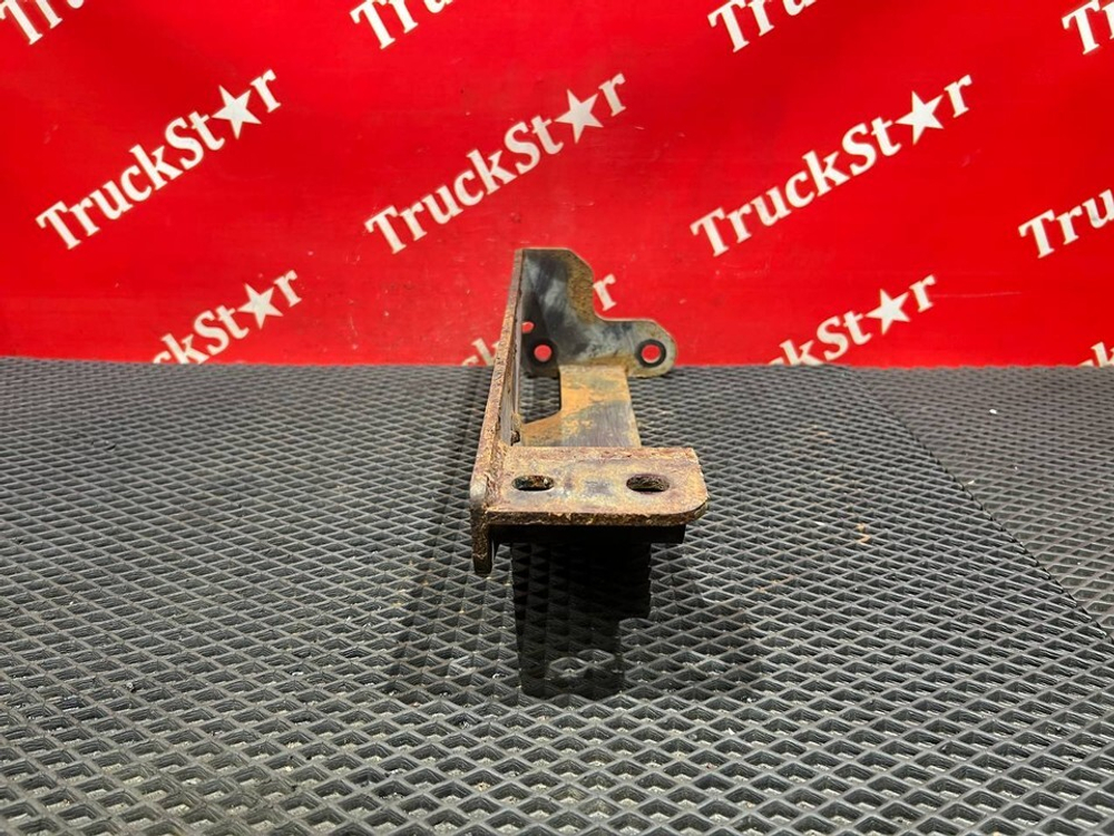 Кронштейн подножки левый