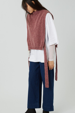 Манишка из шерсти брусничного цвета