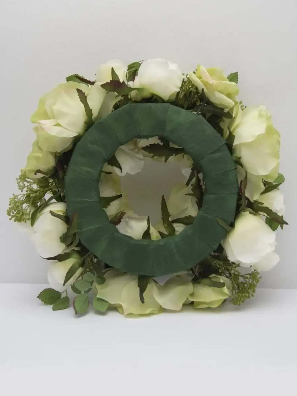 Венок цветочный для украшения интерьера 32 см