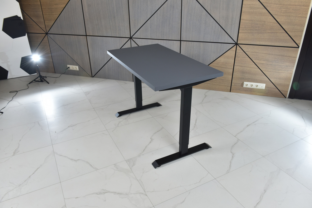 Регулируемый компьютерный стол Bazalt с регулировкой по высоте — столешница МДФ Сланцево‑серый