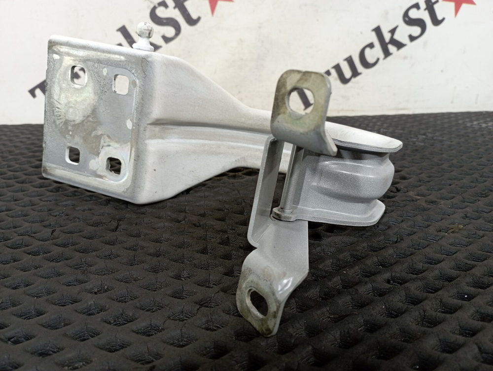 Петля крышки инструментального ящика 2023г