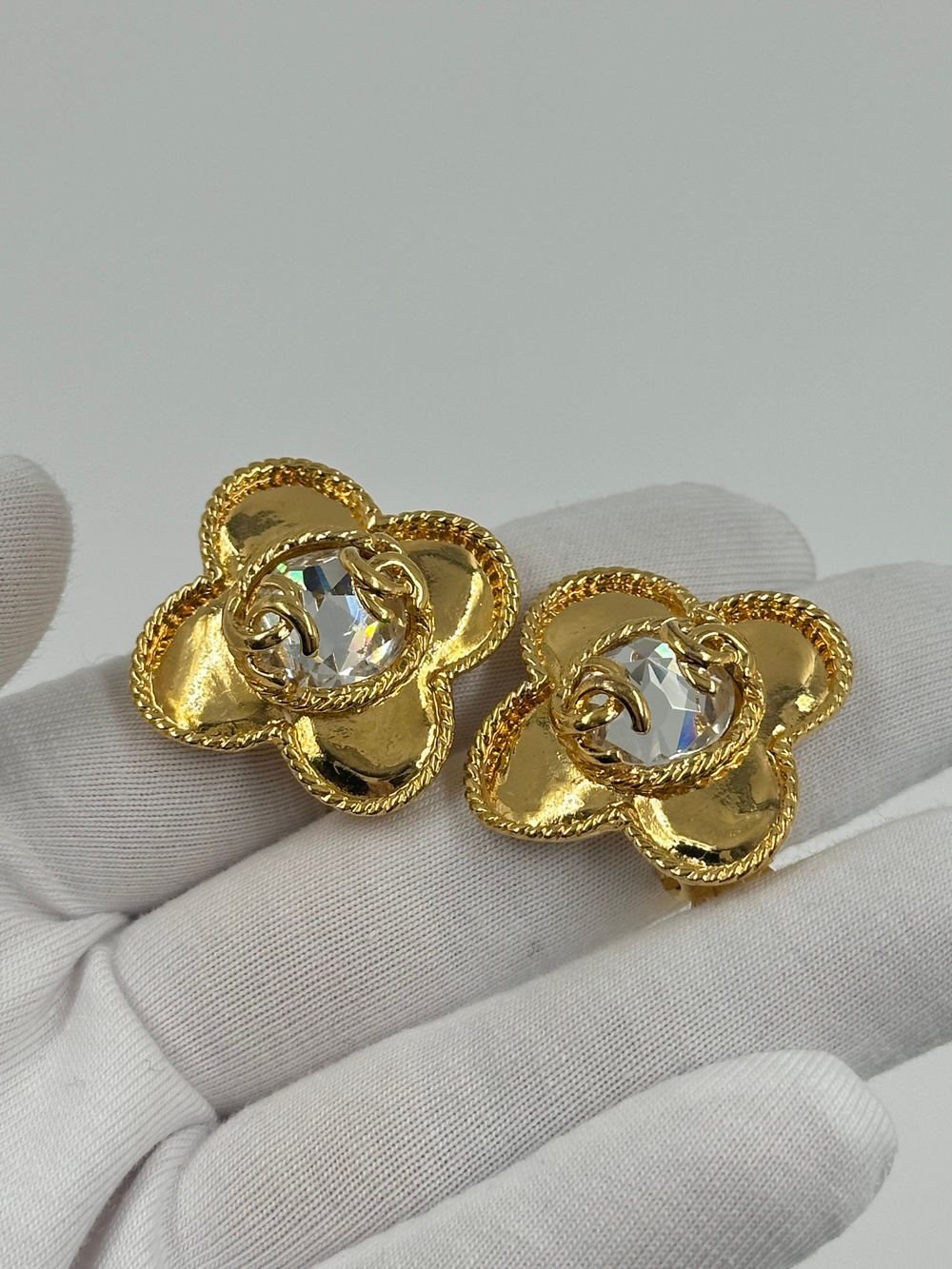 Клипсы Chanel с кристаллами