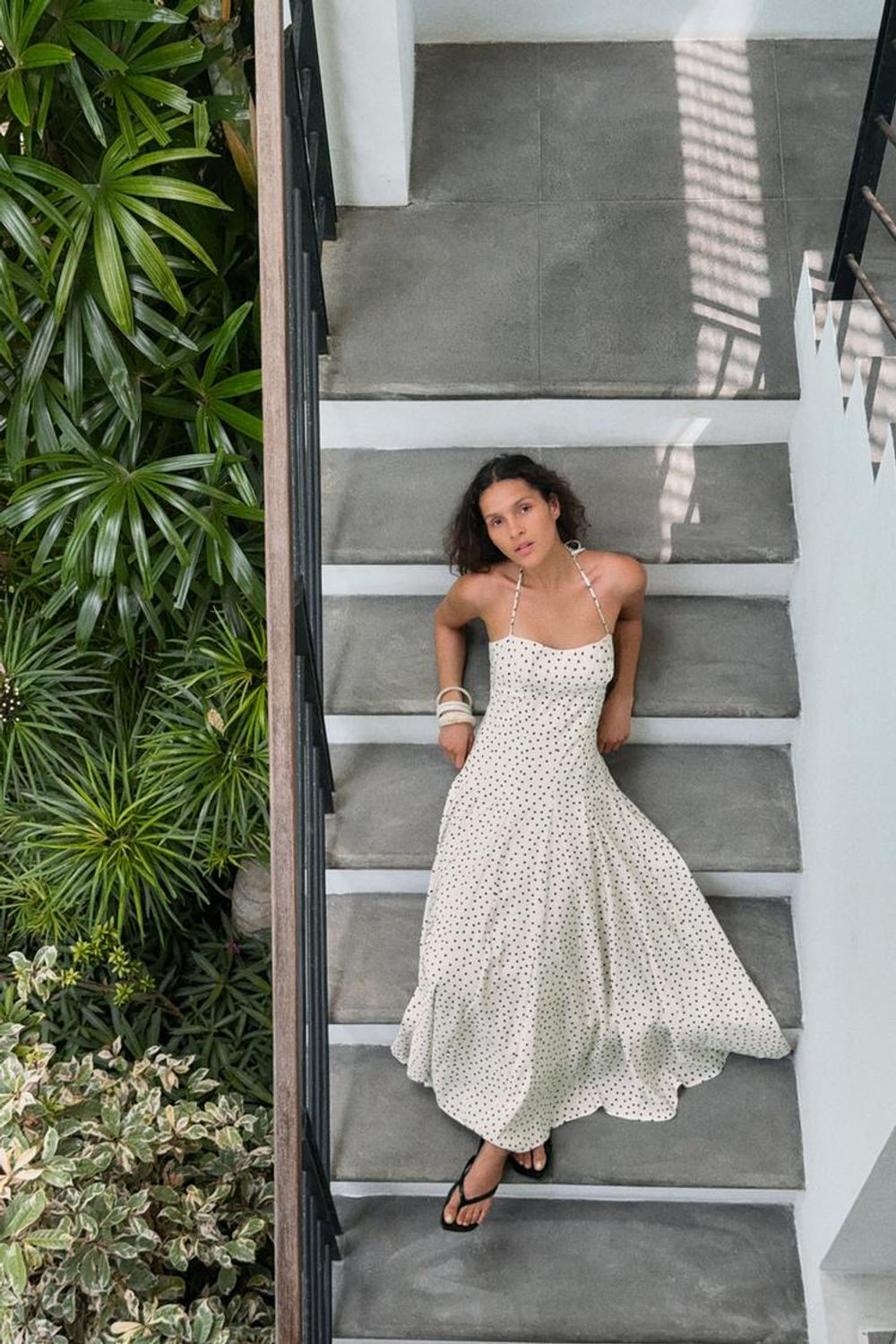 ZARA ПЛАТЬЕ МИДИ В ГОРОШЕК, БЕЛЫЙ/ЧЕРНЫЙ