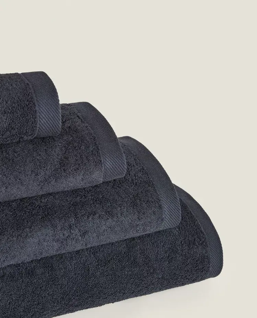 ZARA HOME ОДНОТОННОЕ ПОЛОТЕНЦЕ, ЧЕРНЫЙ