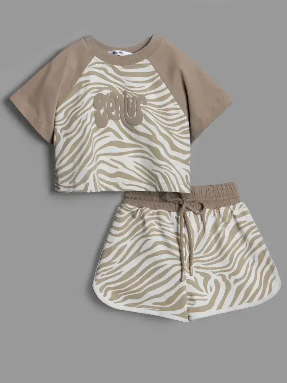 Костюм для девочки спортивный с шортами