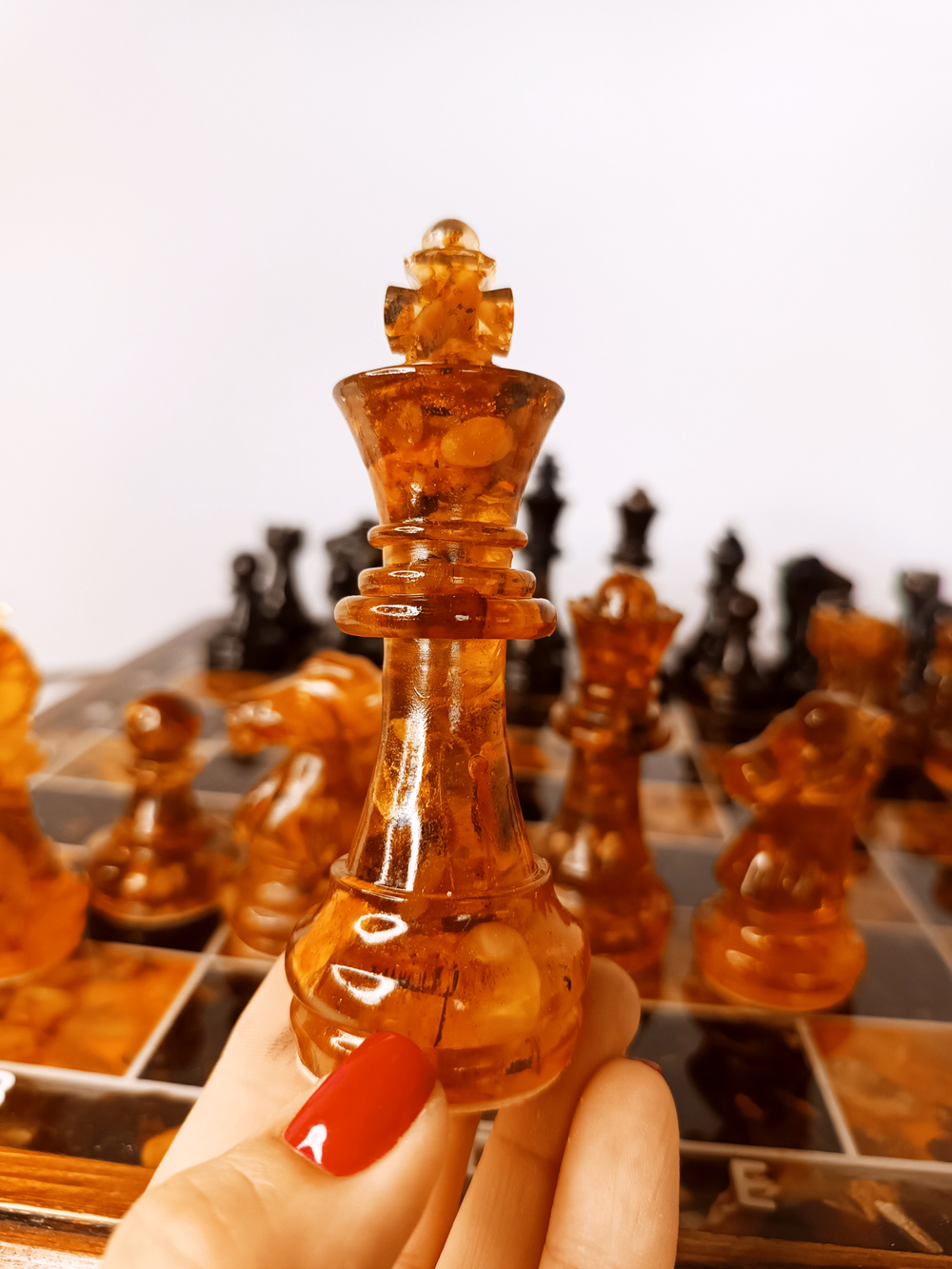 Настольные игры - шахматы, шашки из янтаря