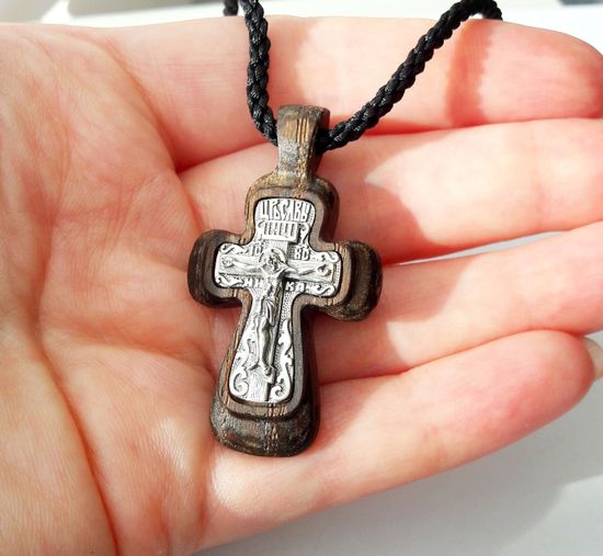 Крест деревянный с серебряным Распятием и молитвой "Да воскреснет Бог" в комплекте с гайтаном 60 см._4