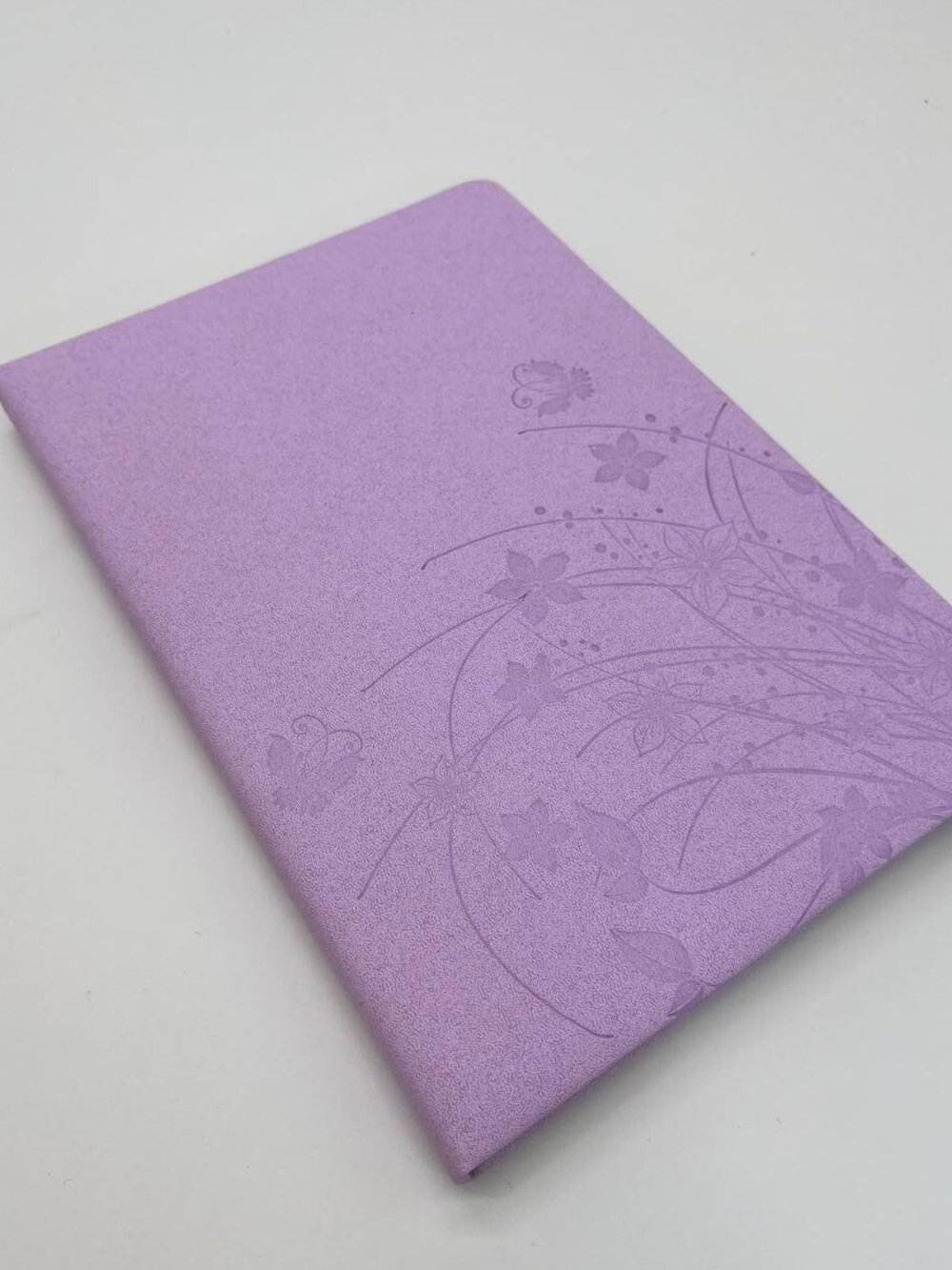 Блокнот 135 л. В5 25*17,5 см лин. сиреневые цветы  (7670-7)