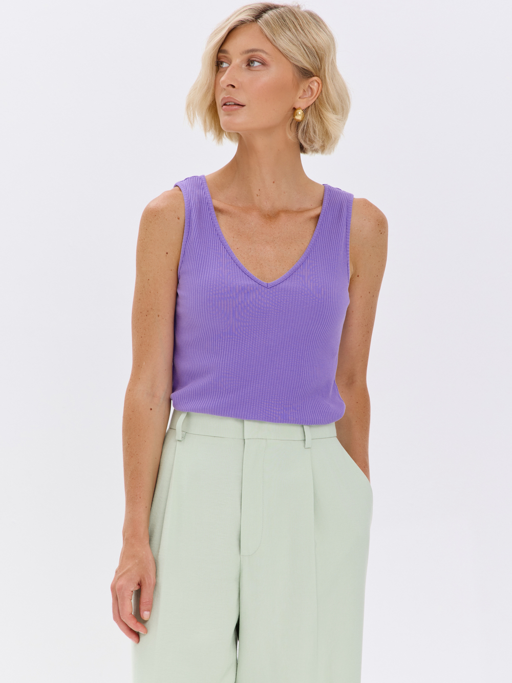 Топ-лапша под пиджак с глубоким V-вырезом