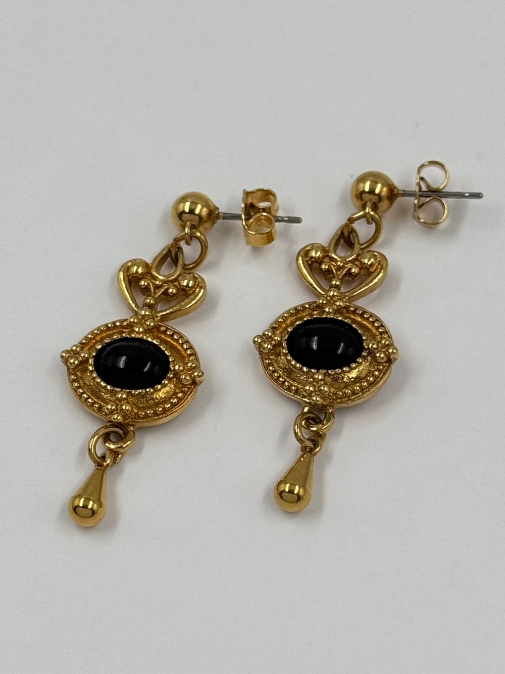 Серьги с подвесками и чёрными кабошонами Avon