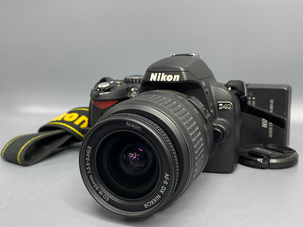 Nikon D40 kit 18-55mm 3.5-5.6G II ED 10.000 кадров
