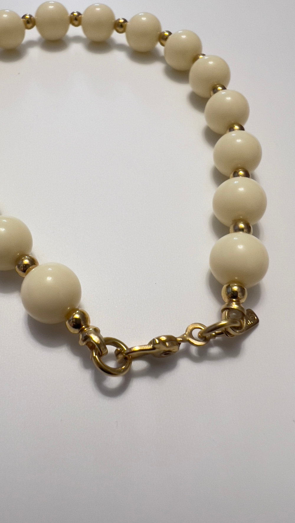 Браслет шарики пластик экрю monet