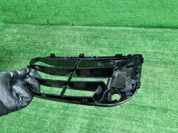 Решетка переднего бампера правая BMW X1 F48 15-19