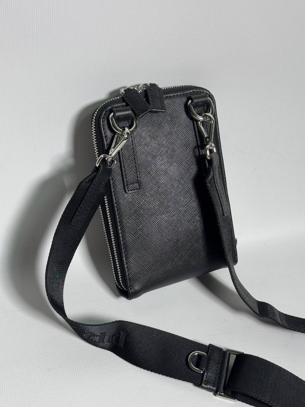 Сумка-слинг Prada
