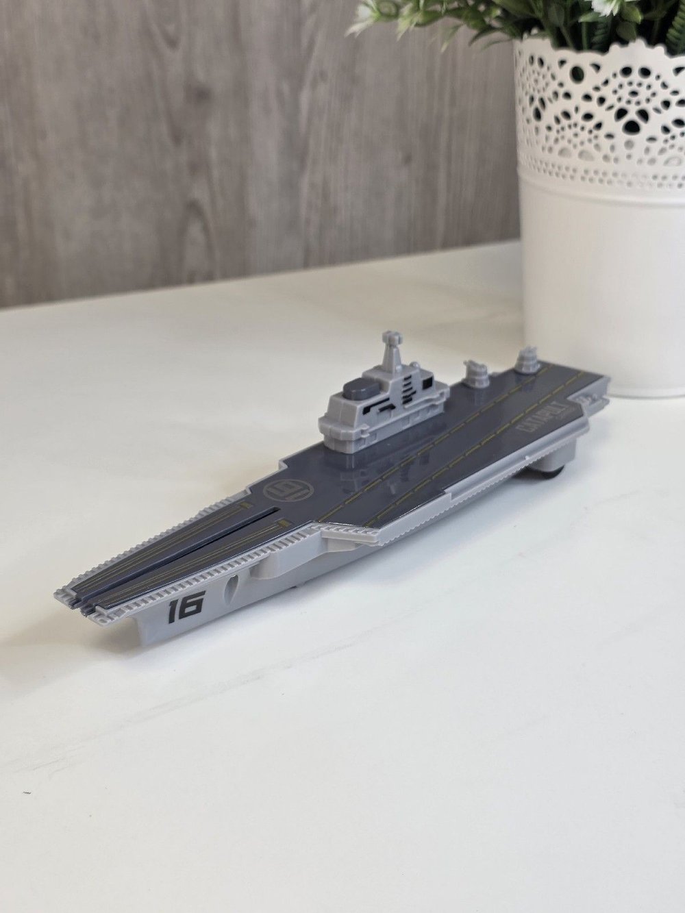 Игрушка Авианосец с самолетами в комплекте размер 29х21х7см (200636207)